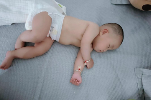 宜春六个月宝宝眼睛散光 宜春六个月宝宝眼睛散光